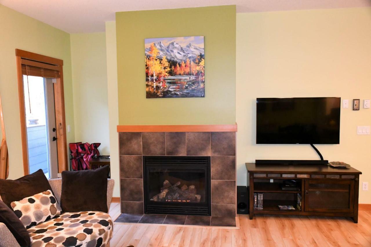 Renovated Condo, 2Br, 2Ba, Heated Pool, 3 Hot Tubs, Pets Welcome! Canmore Exterior foto